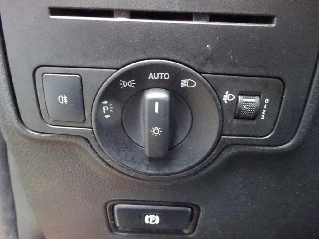 Mercedes-Benz Vito 111 CDI EXTRA LANG | LEER | NAVI | CRUISE | 2X SCHUIFDEUR | TREKHAAK | NIEUWE APK!! 32987188-11.jpg | Autobedrijf Wil van der Tol