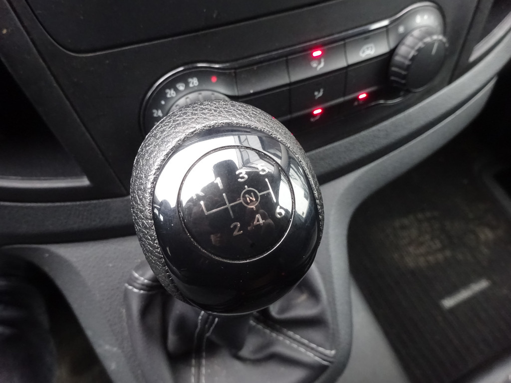 Mercedes-Benz Vito 111 CDI EXTRA LANG | LEER | NAVI | CRUISE | 2X SCHUIFDEUR | TREKHAAK | NIEUWE APK!! 32987188-14.jpg | Autobedrijf Wil van der Tol