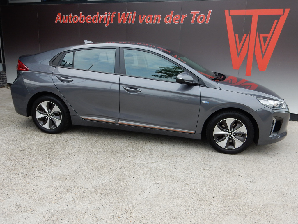 Hyundai IONIQ COMFORT EV | ADAPT. CRUISE | CLIMA | NAVIGATIE | CAMERA | 1e EIG | SOH 91%!! 34803354-0.jpg | Autobedrijf Wil van der Tol
