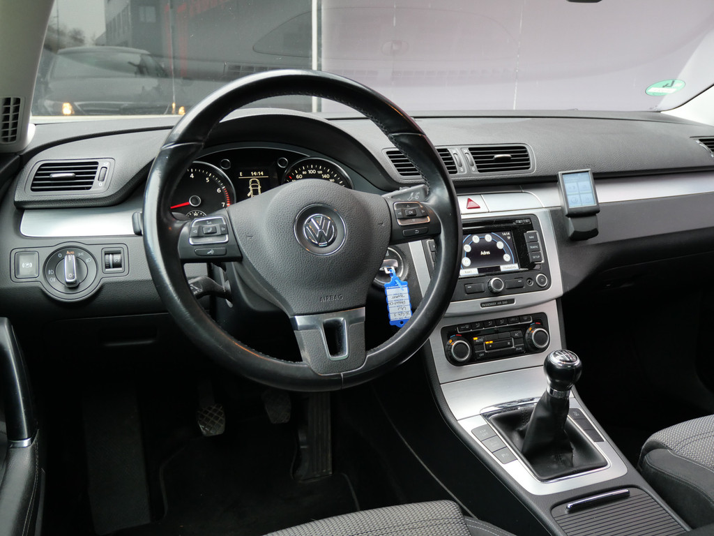 Volkswagen Passat CC 1.8 TSI | NAVIGATIE | XENON | 18 INCH | NL-AUTO | DEALER O-H!! 42876881-8.jpg | Autobedrijf Wil van der Tol