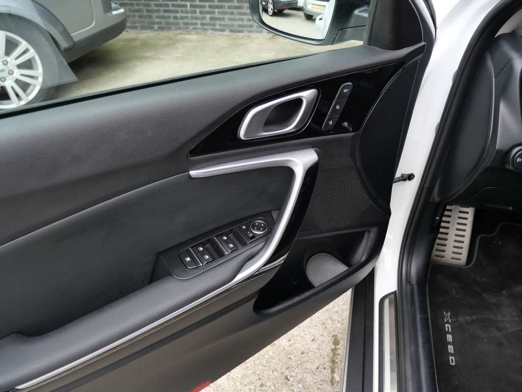 Kia XCeed 1.6 GDi PHEV EXECUTIVELINE | PANORAMA | LEER | A.C.C. | LED | 18" | CARPLAY | CAMERA!! 45130146-11.jpg | Autobedrijf Wil van der Tol