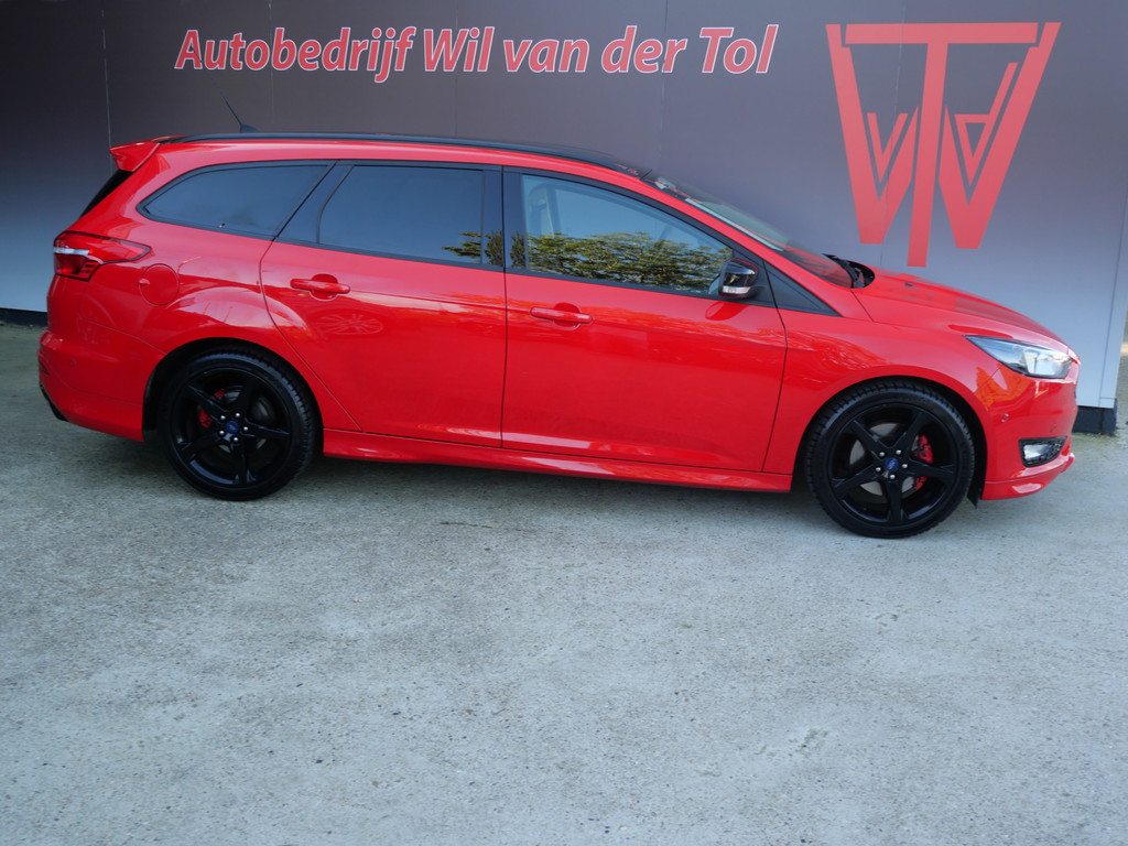 Ford Focus Wagon 1.5 ST-LINE | RED EDITION | NAVIGATIE | CRUISE | 18 INCH | 4-CILINDER | NL-AUTO!! 47781361-0.jpg | Autobedrijf Wil van der Tol