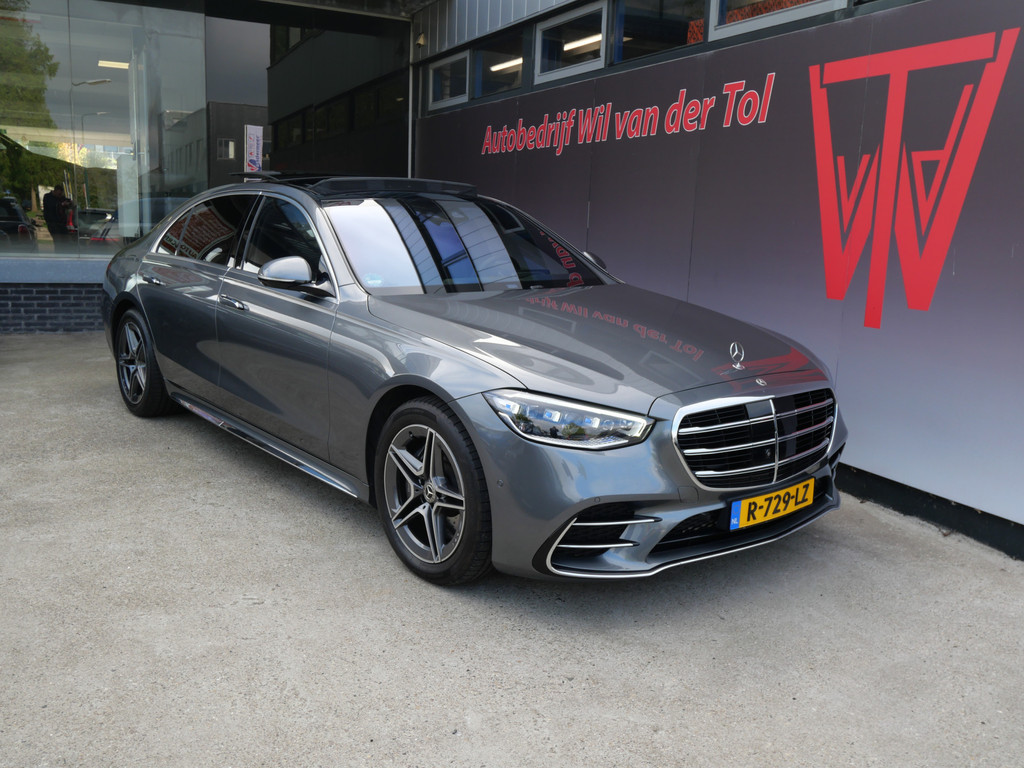 Mercedes-Benz S-Klasse 580e LANG | AMG | PANO | SOFTCLOSE | NL-AUTO | MASSAGE | 3D DISPLAY | LUCHTVERING!! 49636152-2.jpg | Autobedrijf Wil van der Tol