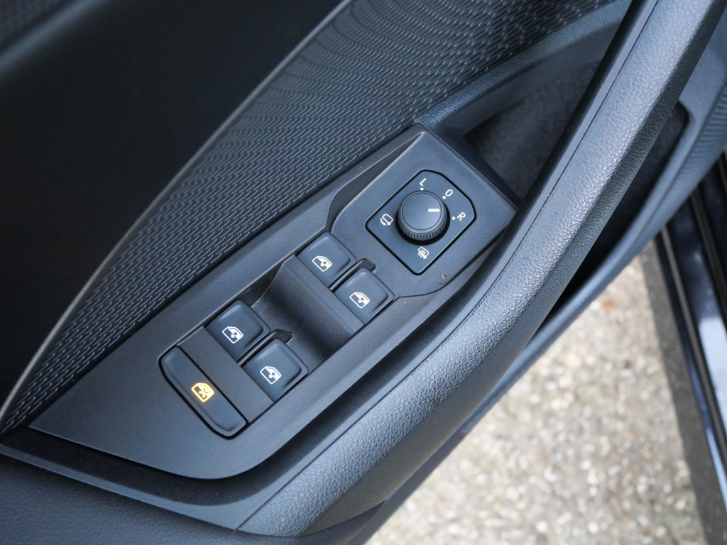 Škoda Octavia Combi 1.0 e-TSI BUSINESS EDITION | AUTOMAAT | LED | TREKHAAK | BTW-AUTO!! 50259008-22.jpg | Autobedrijf Wil van der Tol