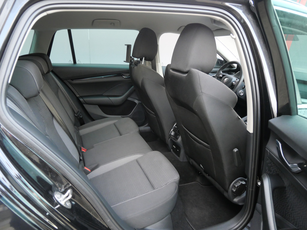 Škoda Octavia Combi 1.0 e-TSI BUSINESS EDITION | AUTOMAAT | LED | TREKHAAK | BTW-AUTO!! 50259008-4.jpg | Autobedrijf Wil van der Tol