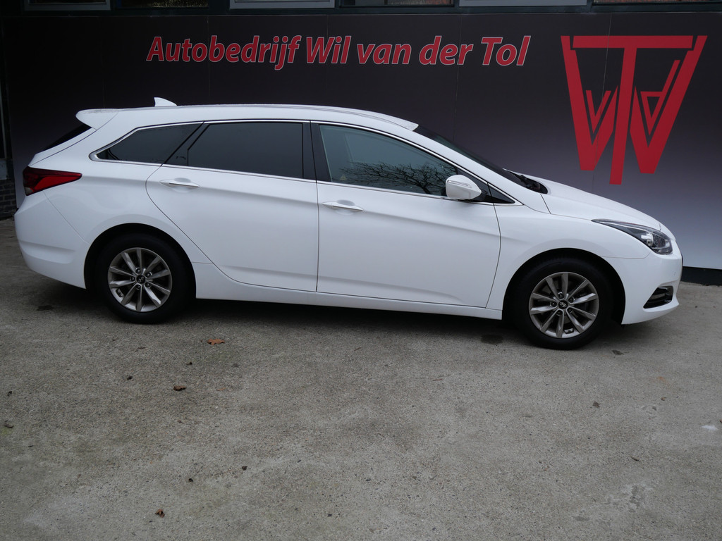 Hyundai i40 Wagon 1.6 GDI FINAL EDITION | CARPLAY | CAMERA | CRUISE | ALL-SEASON | 1e EIGENAAR!! 50509029-0.jpg | Autobedrijf Wil van der Tol