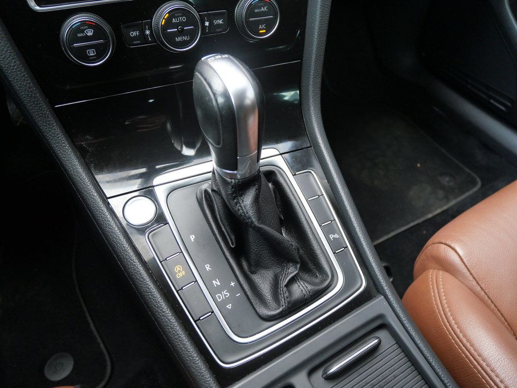 Volkswagen Golf 1.5 TSI R-LINE | AUTOMAAT | KEYLESS | LEER | VIRTUAL | ADAPT. CRUISE | NL-AUTO!! 50662024-18.jpg | Autobedrijf Wil van der Tol