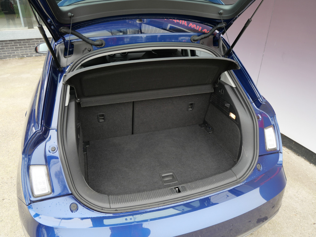 Audi A1 Sportback 1.0 TFSI S-LINE | NAVI | CLIMA | ALL-SEASON | RIEM V.V | ALL-IN!! 51887231-6.jpg | Autobedrijf Wil van der Tol