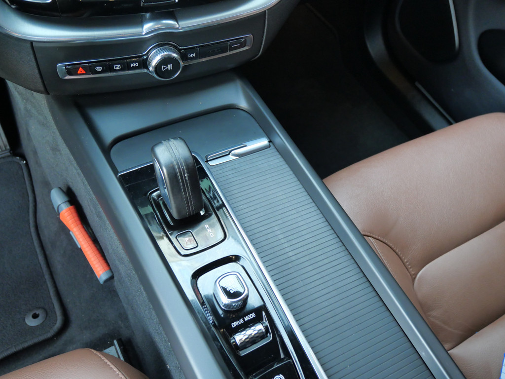 Volvo XC60 2.0 B4 MOMENTUM | COGNAC LEER | LED | TREKHAAK | € 15.250 NETTO EXPORTPRIJS!! 52038502-9.jpg | Autobedrijf Wil van der Tol