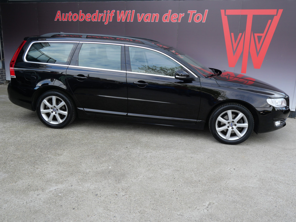 Volvo V70 2.0 T4 POLAR+ | LEER | XENON | TREKHAAK | RIEM V.V | APK 11-2026!! 52260376-0.jpg | Autobedrijf Wil van der Tol