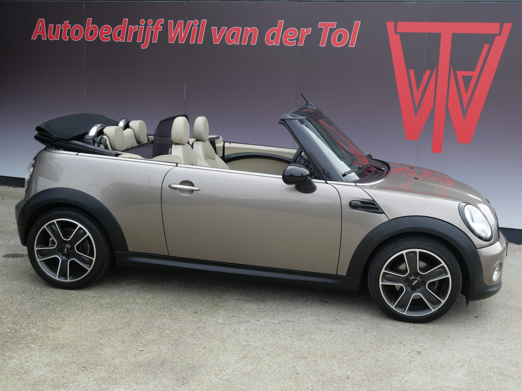 MINI Cooper Cabrio 1.6 CHILI | LEER | 89.000 KM | LIEFHEBBERSAUTO | NIEUWE APK!! 52412961-0.jpg | Autobedrijf Wil van der Tol