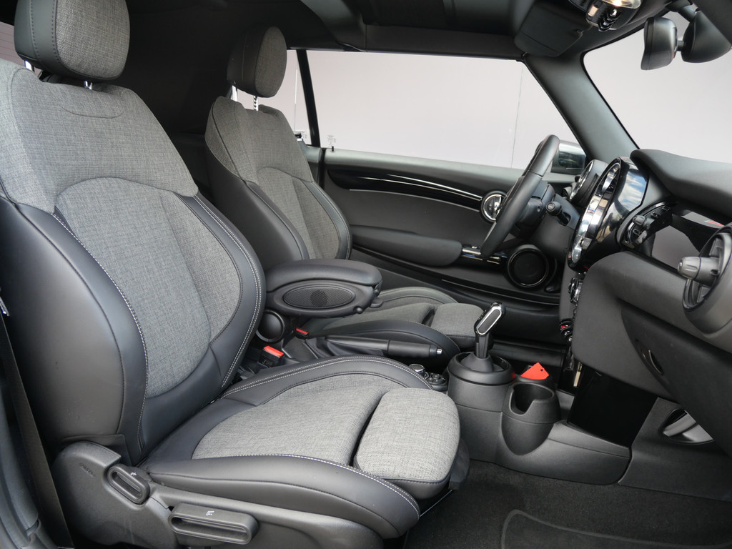 MINI Cooper Cabrio 1.5 | AUTOMAAT | LED | HALF-LEER | FACELIFT | BTW-AUTO!! 52476263-6.jpg | Autobedrijf Wil van der Tol