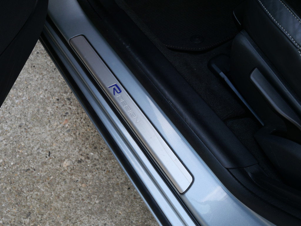 Volvo V60 2.0 T3 R-DESIGN | XENON | TREKHAAK | 18" | DEALER O-H | 1e EIG | ALL-SEASON!! 52906358-12.jpg | Autobedrijf Wil van der Tol