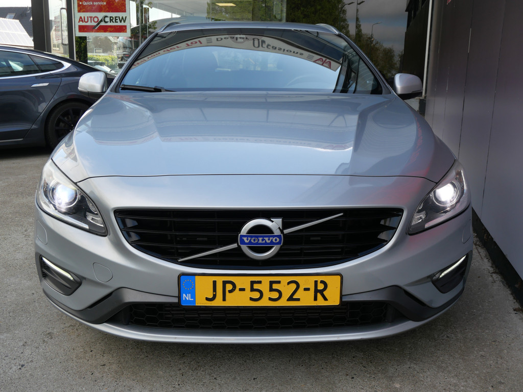 Volvo V60 2.0 T3 R-DESIGN | XENON | TREKHAAK | 18" | DEALER O-H | 1e EIG | ALL-SEASON!! 52906358-2.jpg | Autobedrijf Wil van der Tol