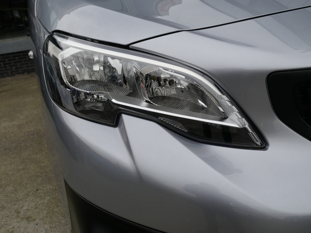 Peugeot e-Expert PREMIUM 75 kWh | SOH 91% | LANG | CARPLAY | CRUISE | AIRCO | APK 02-2027!! 53040687-1.jpg | Autobedrijf Wil van der Tol