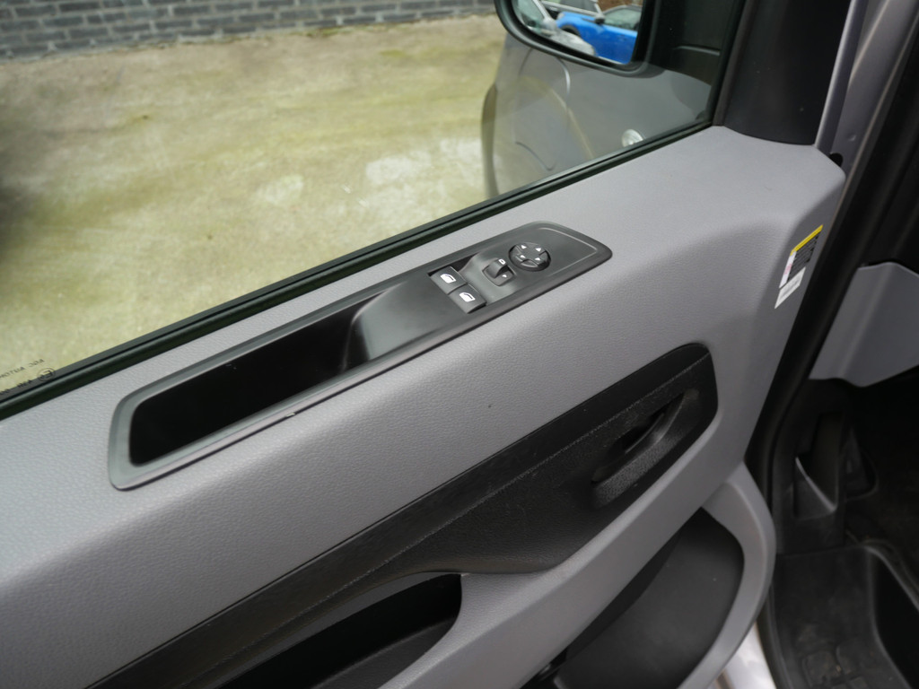 Peugeot e-Expert PREMIUM 75 kWh | SOH 91% | LANG | CARPLAY | CRUISE | AIRCO | APK 02-2027!! 53040687-10.jpg | Autobedrijf Wil van der Tol