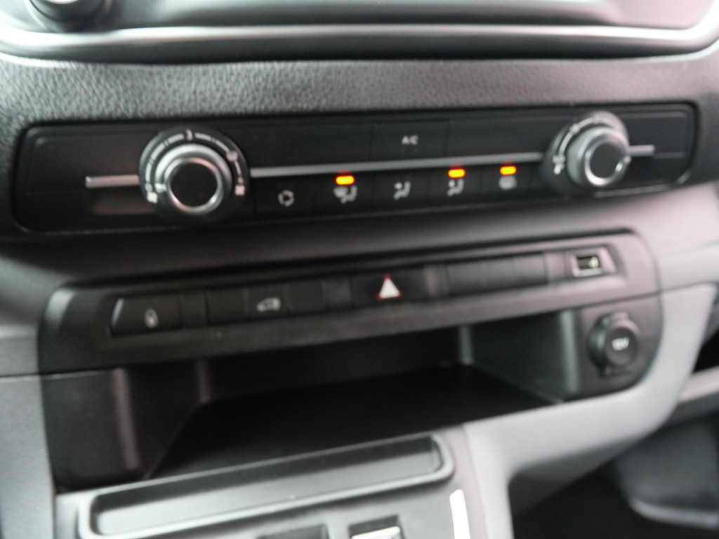 Peugeot e-Expert PREMIUM 75 kWh | SOH 91% | LANG | CARPLAY | CRUISE | AIRCO | APK 02-2027!! 53040687-6.jpg | Autobedrijf Wil van der Tol