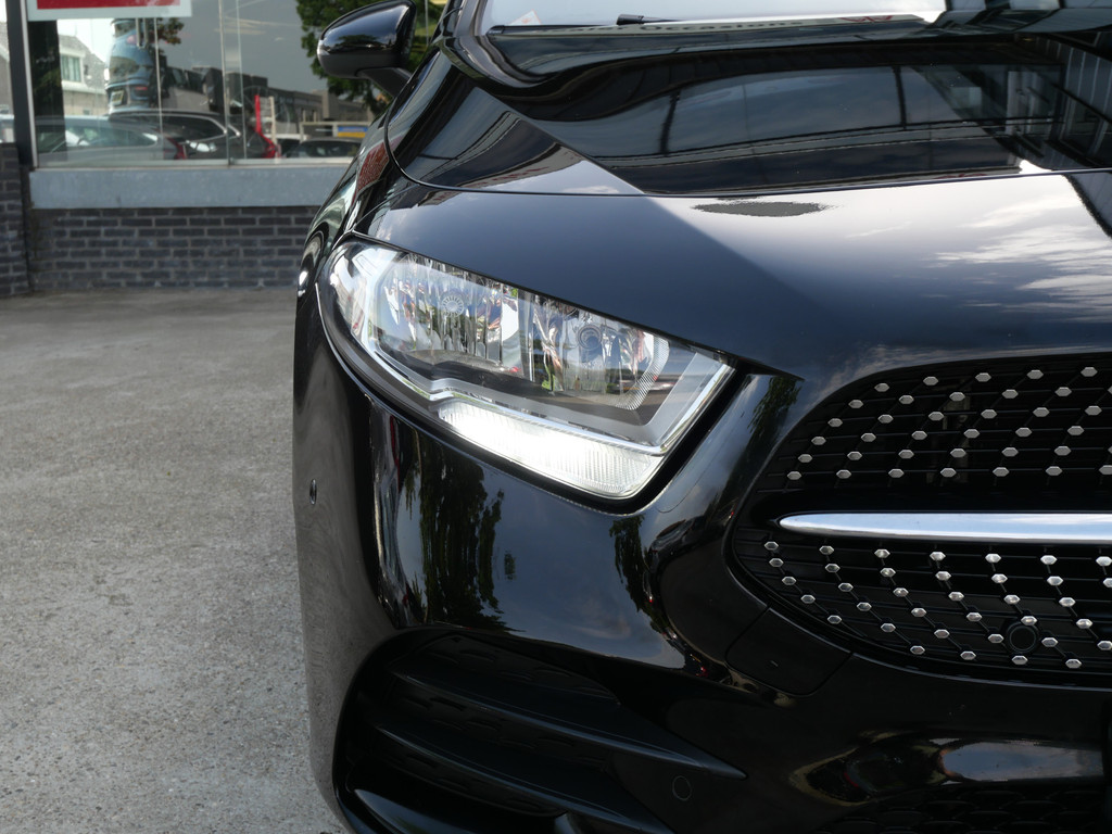 Mercedes-Benz A-Klasse 250 AMG NIGHT EDITION | AUTOMAAT | CAMERA | DIAMOND GRILL | 224 PK!! 53638833-2.jpg | Autobedrijf Wil van der Tol