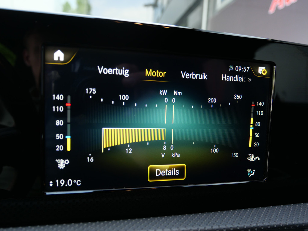 Mercedes-Benz A-Klasse 250 AMG NIGHT EDITION | AUTOMAAT | CAMERA | DIAMOND GRILL | 224 PK!! 53638833-20.jpg | Autobedrijf Wil van der Tol