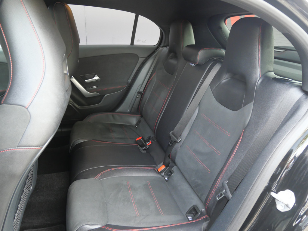 Mercedes-Benz A-Klasse 250 AMG NIGHT EDITION | AUTOMAAT | CAMERA | DIAMOND GRILL | 224 PK!! 53638833-9.jpg | Autobedrijf Wil van der Tol