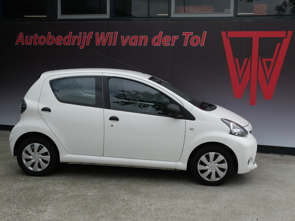 Toyota Aygo 1.0 VVT-i NOW | 5-DRS | AIRCO | 1e EIGENARESSE | DEALER ONDERHOUDEN!! 53683276-0.jpg | Autobedrijf Wil van der Tol