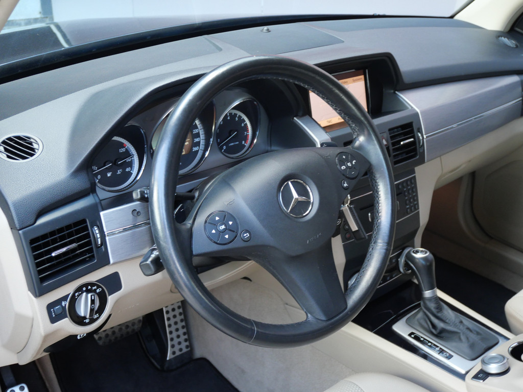 Mercedes-Benz GLK 350 4-MATIC | YOUNGTIMER | DEALER ONDERHOUDEN | ALL-SEASON | NIEUWE APK!! 53973968-11.jpg | Autobedrijf Wil van der Tol