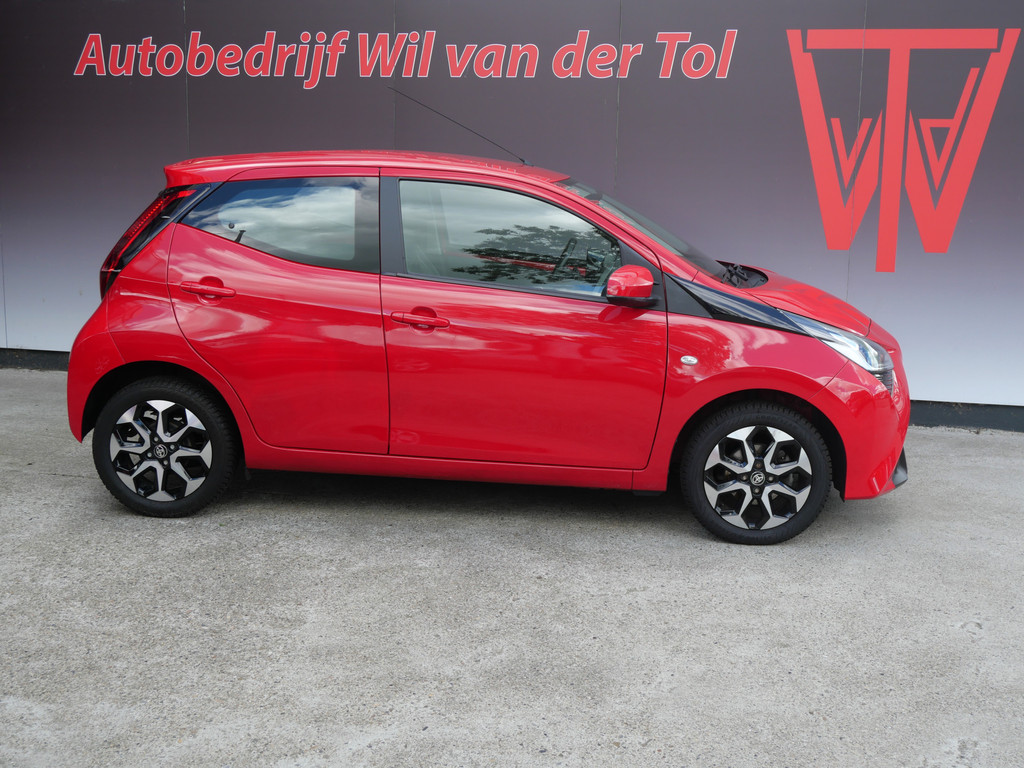 Toyota Aygo 1.0 VVT-i X-PLAY | CAMERA | CARPLAY | NAVIGATIE | ALL-SEASON | APK 03-2027!! 54190710-0.jpg | Autobedrijf Wil van der Tol