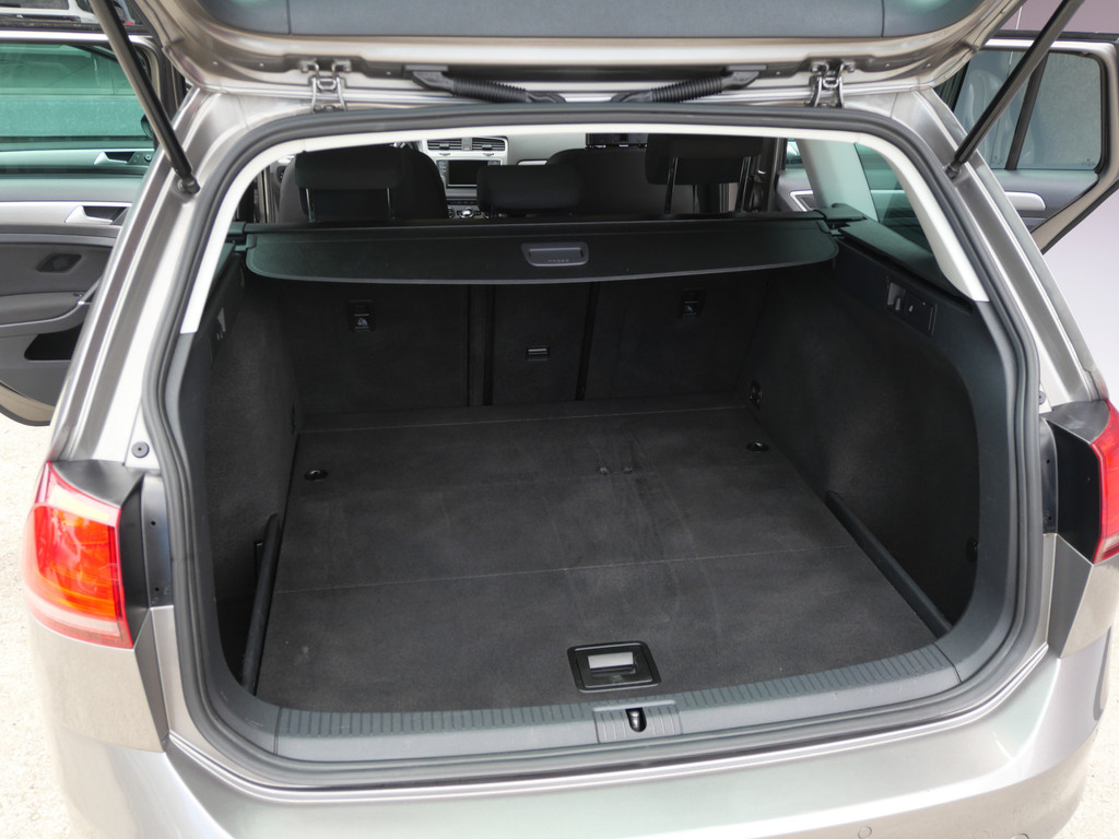 Volkswagen Golf Variant 1.0 TSI COMFORTLINE | NAVI | CRUISE | TREKHAAK | NL-AUTO | NIEUWE APK!! 54302188-7.jpg | Autobedrijf Wil van der Tol