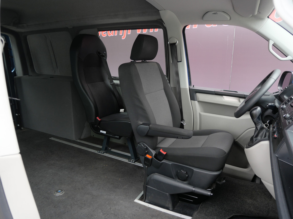 Volkswagen Transporter 2.0 TDI L1H2 TRENDLINE | ROLSTOEL BUS MET LIFT | AUTOMAAT | AIRCO | NL-AUTO!! 54353634-3.jpg | Autobedrijf Wil van der Tol