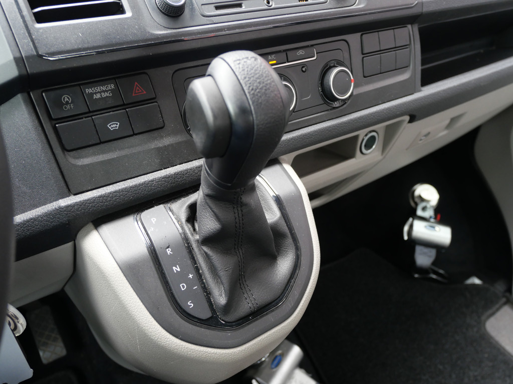 Volkswagen Transporter 2.0 TDI L1H2 TRENDLINE | ROLSTOEL BUS MET LIFT | AUTOMAAT | AIRCO | NL-AUTO!! 54353634-4.jpg | Autobedrijf Wil van der Tol