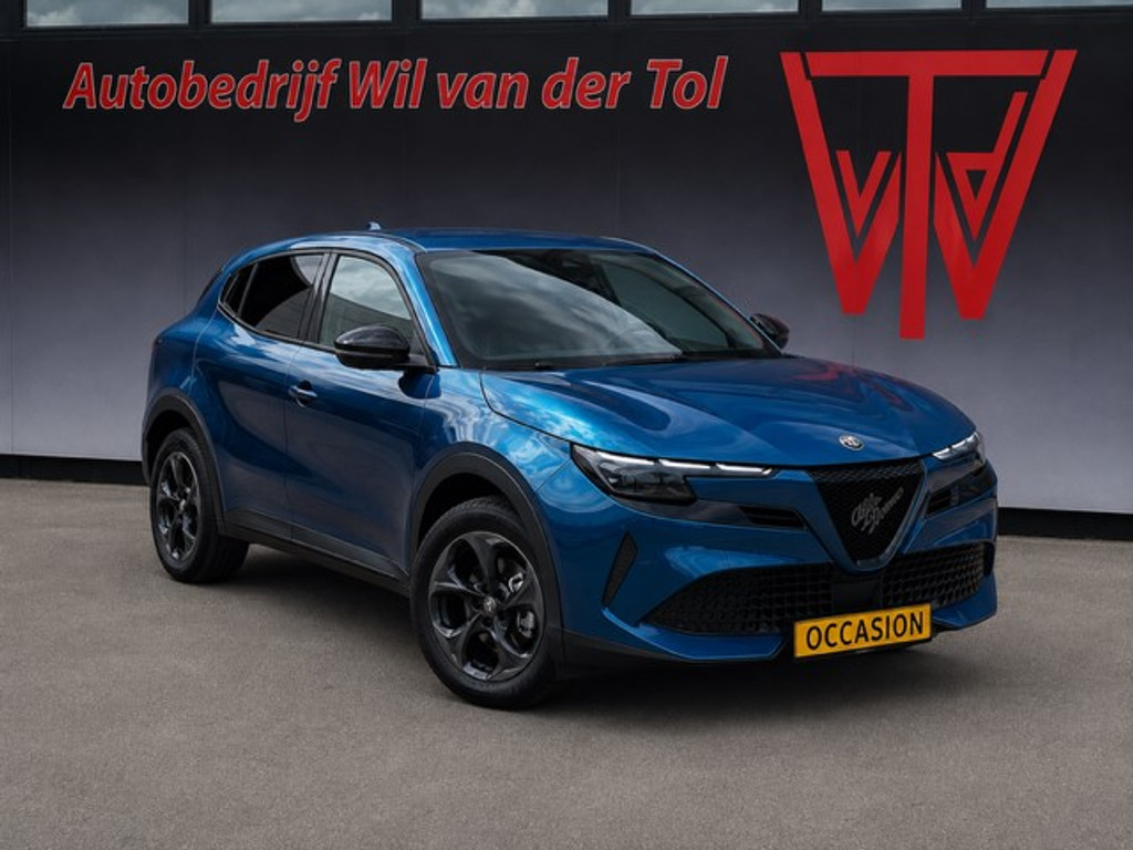 Alfa Romeo Junior 1.2 TURBO HYBRID IBRIDA | ADAPT CRUISE | CARPLAY | BTW | FABRIEKSGARANTIE!! 55964916-0.jpg | Autobedrijf Wil van der Tol