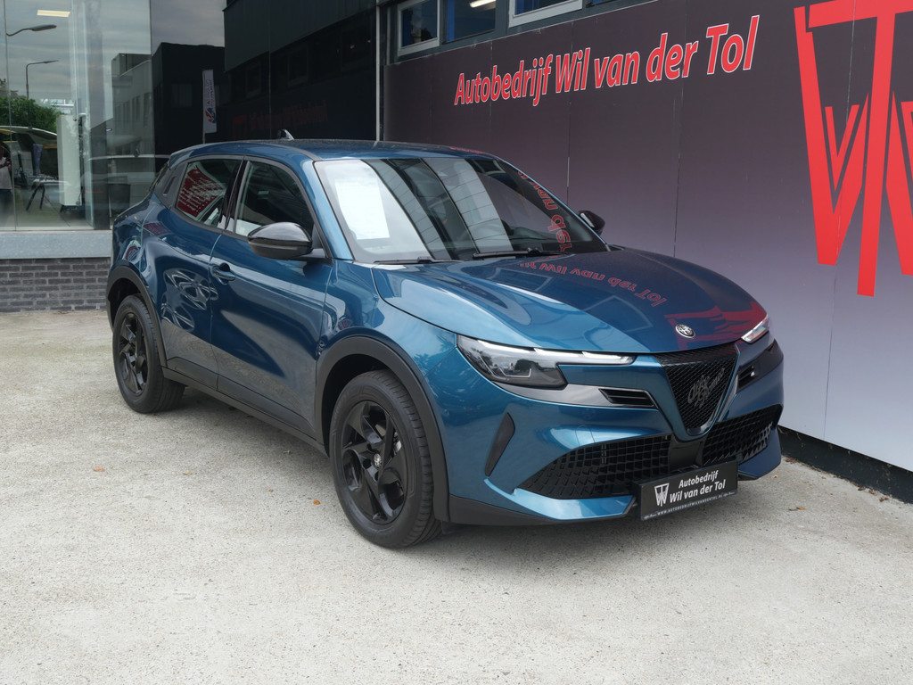 Alfa Romeo Junior 1.2 TURBO HYBRID IBRIDA | ADAPT CRUISE | CARPLAY | BTW | FABRIEKSGARANTIE!! 55964916-1.jpg | Autobedrijf Wil van der Tol