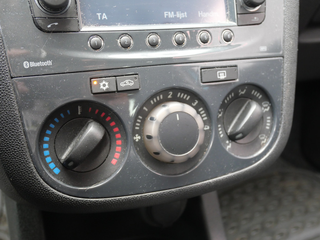 Opel Corsa 1.4 16V COSMO | AIRCO | CRUISE | NAVIGATIE | ALL-SEASON | NIEUWE APK!! 56356868-12.jpg | Autobedrijf Wil van der Tol