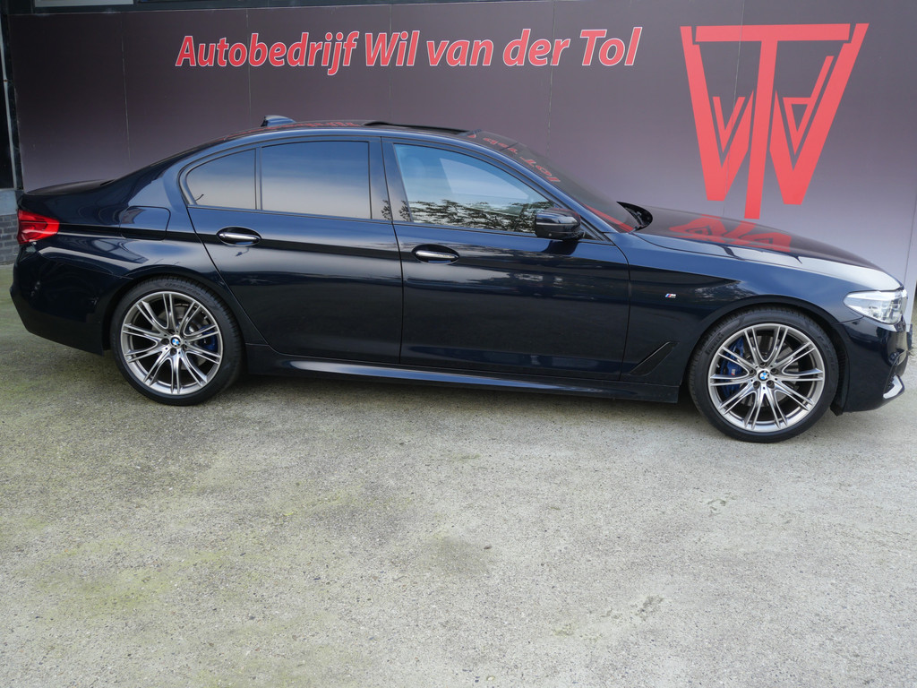 BMW 5 Serie 540i xDRIVE M-SPORT | H.U.D | ADAPT LED | PANO DAK | 20" | NIGHTVISION | MY 2017!! 57729178-0.jpg | Autobedrijf Wil van der Tol