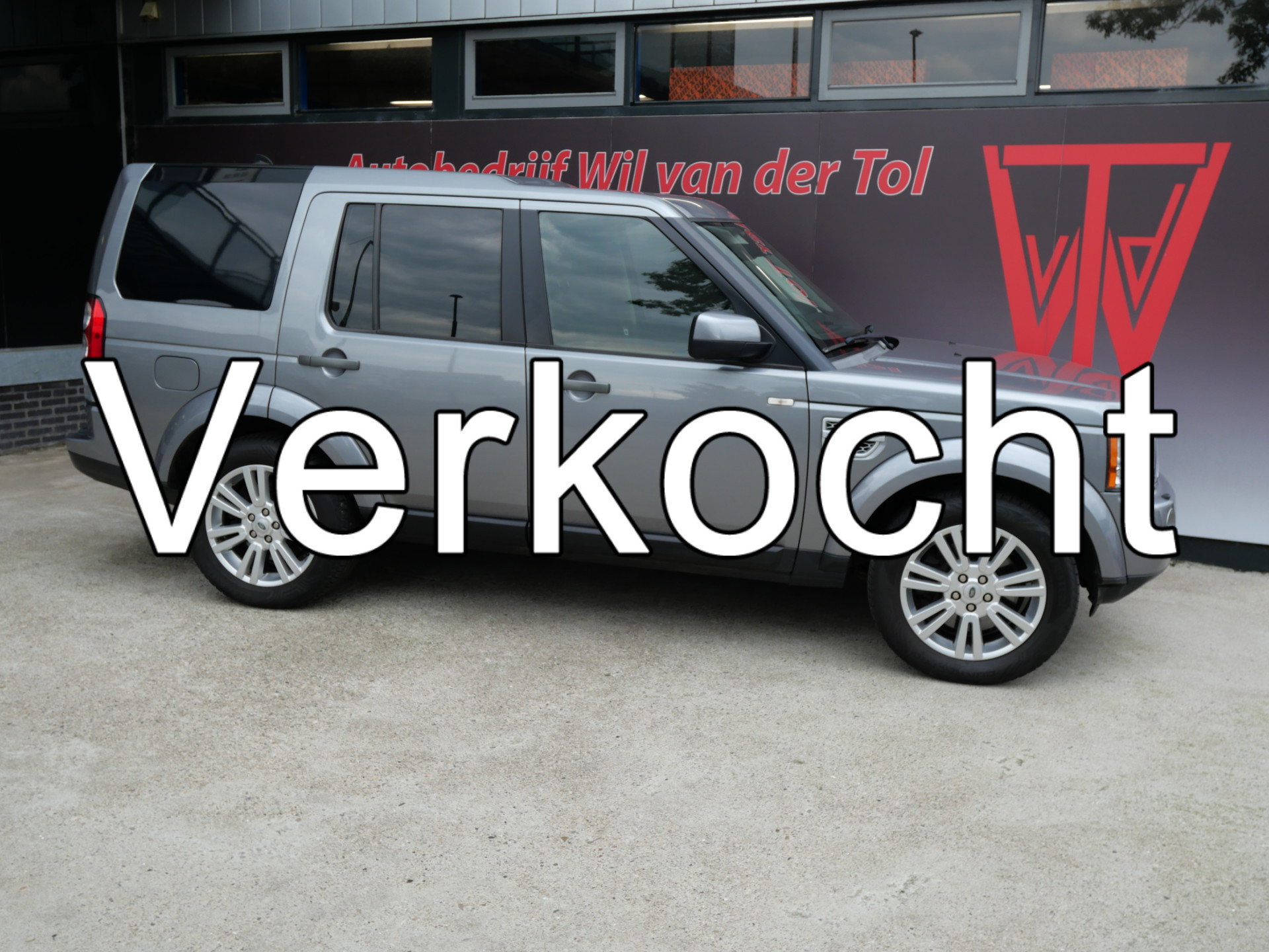 Land Rover Discovery 3.0 SDV6 HSE | GRIJSKENT | TREKHAAK | XENON | 3.5T TREKKEN | BTW-AUTO!! 38551573-0.jpg | Autobedrijf Wil van der Tol