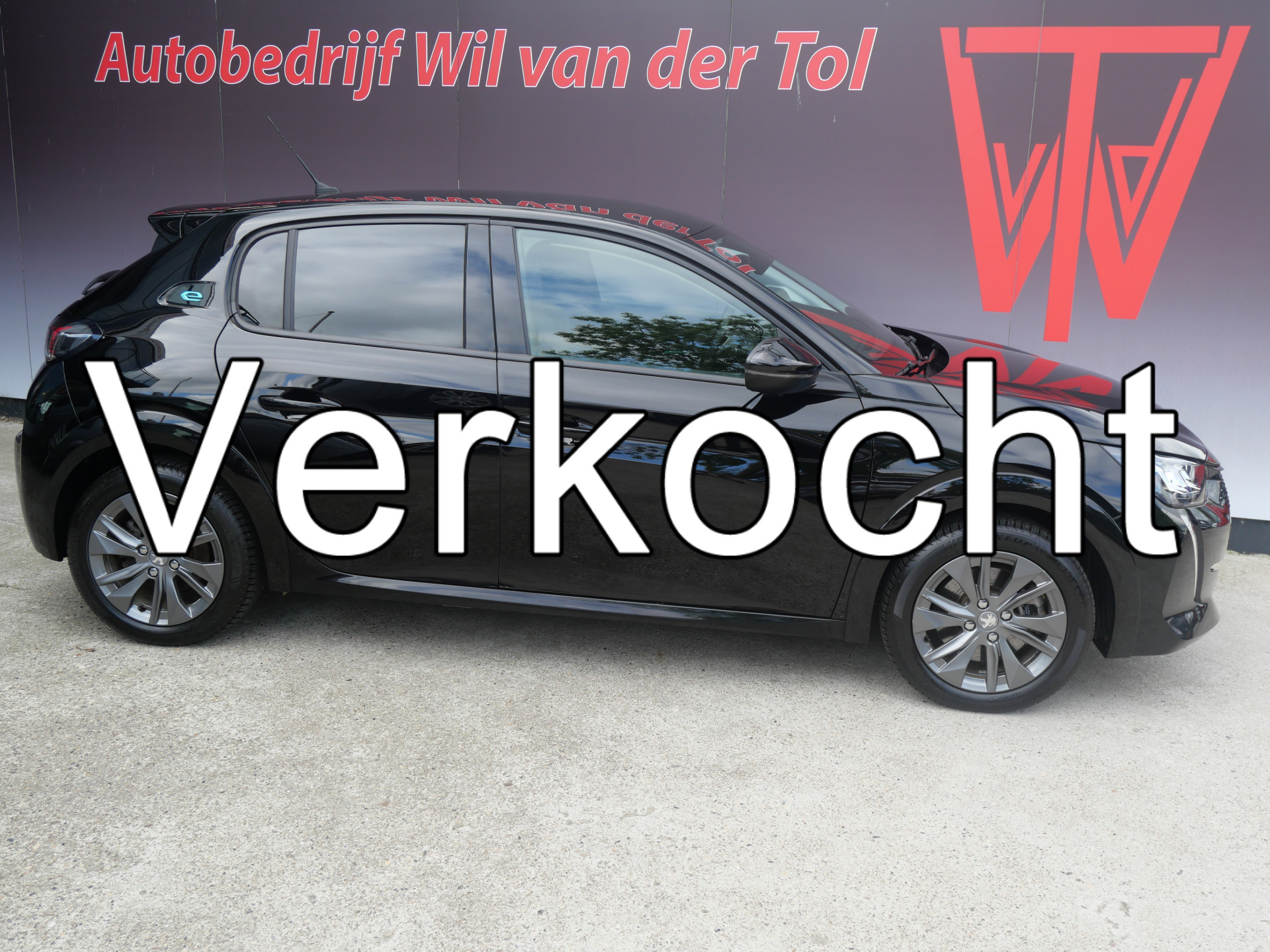 Peugeot e-208 EV ALLURE 50 kWh | LED | HALF-LEER | CRUISE | CARPLAY | ALL-SEASON | SOH 93%! 45830452-0.jpg | Autobedrijf Wil van der Tol