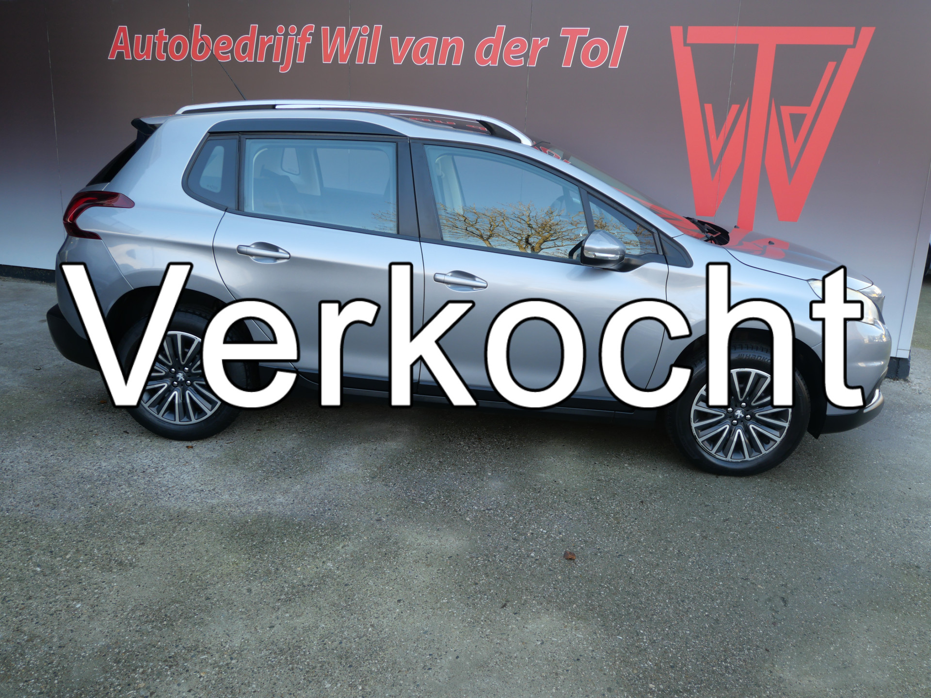 Peugeot 2008 1.2 PURETECH BLUE LION | PANO | CARPLAY | NAVIGATIE | 110 PK | NL-AUTO!! 49105730-0.jpg | Autobedrijf Wil van der Tol