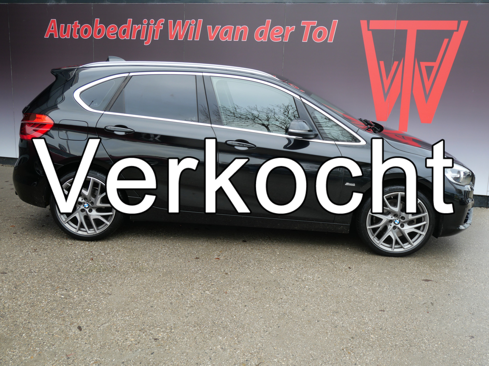 BMW 2 Serie Active Tourer 220i SPORTLINE | LEER | NAVI | 18 INCH | NL-AUTO | NIEUWE APK!! 49419746-0.jpg | Autobedrijf Wil van der Tol