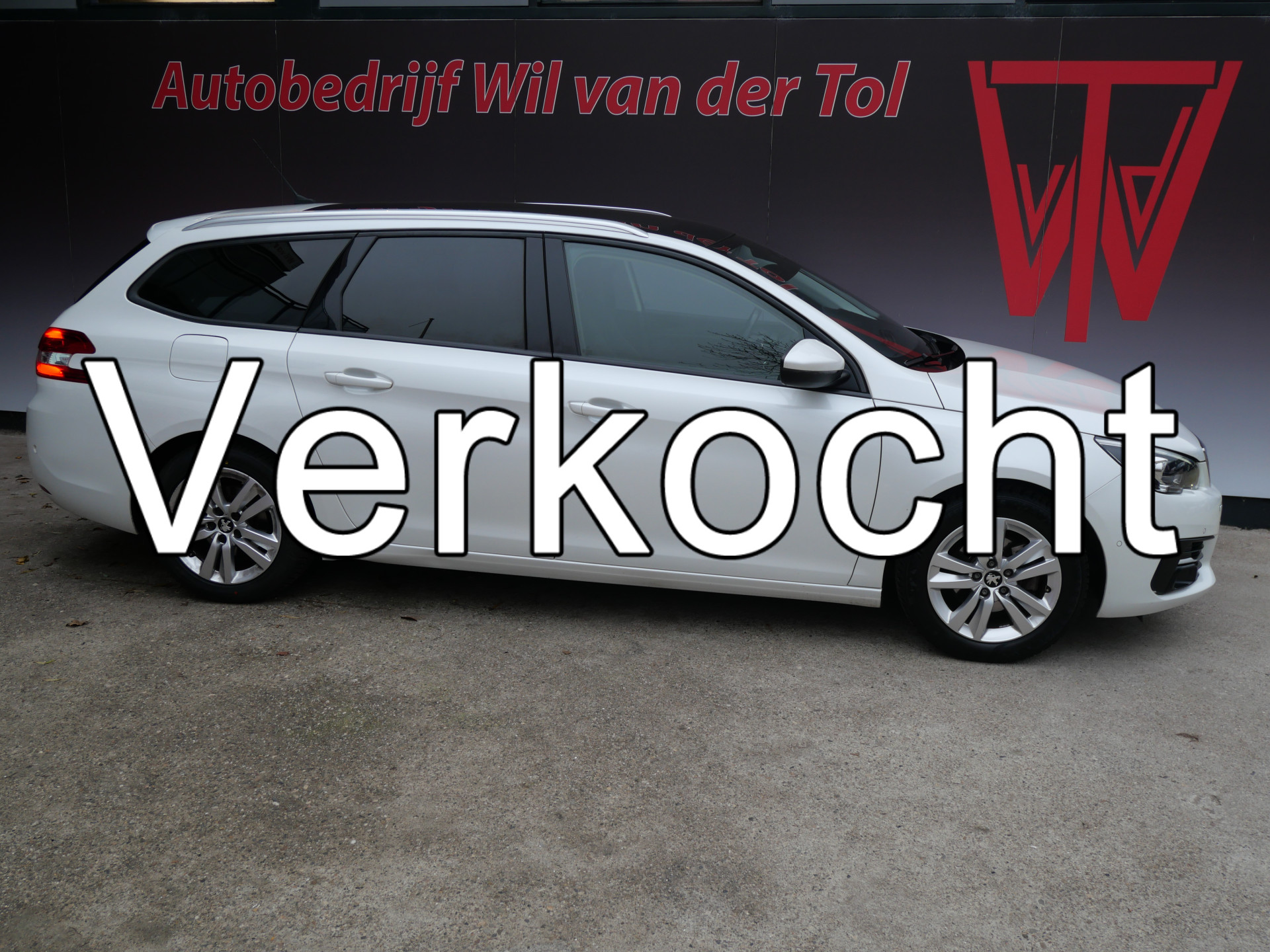Peugeot 308 SW 1.2 PT EXECUTIVE | PANORAMA | TREKHAAK | CARPLAY | 110 PK | RIEM V.V.!! 49529399-0.jpg | Autobedrijf Wil van der Tol