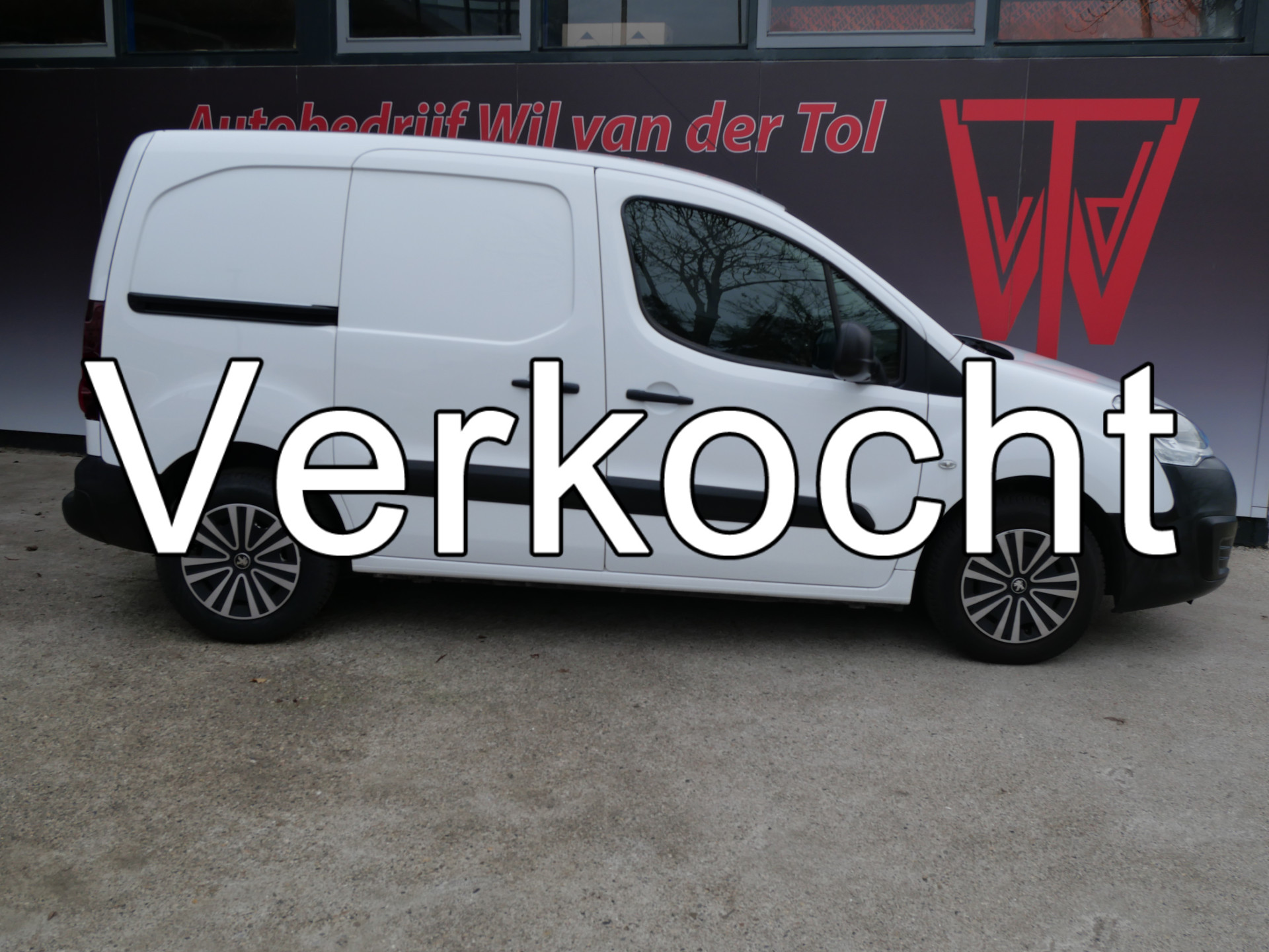 Peugeot Partner 1.6 BlueHDi PREMIUM | AUTOMAAT | AIRCO | TREKHAAK | EURO 6 | APK 12-2026!! 49642482-0.jpg | Autobedrijf Wil van der Tol