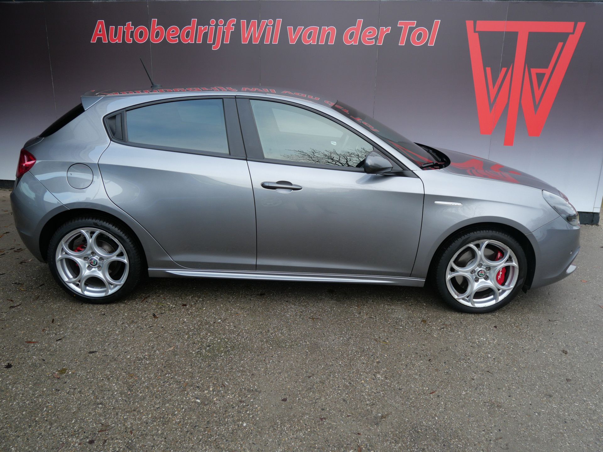 Alfa Romeo Giulietta 1.4 TURBO MULTIAIR SUPER | AUTOMAAT | LEER | 1e EIG | RIEM V.V.!! 49719908-0.jpg | Autobedrijf Wil van der Tol