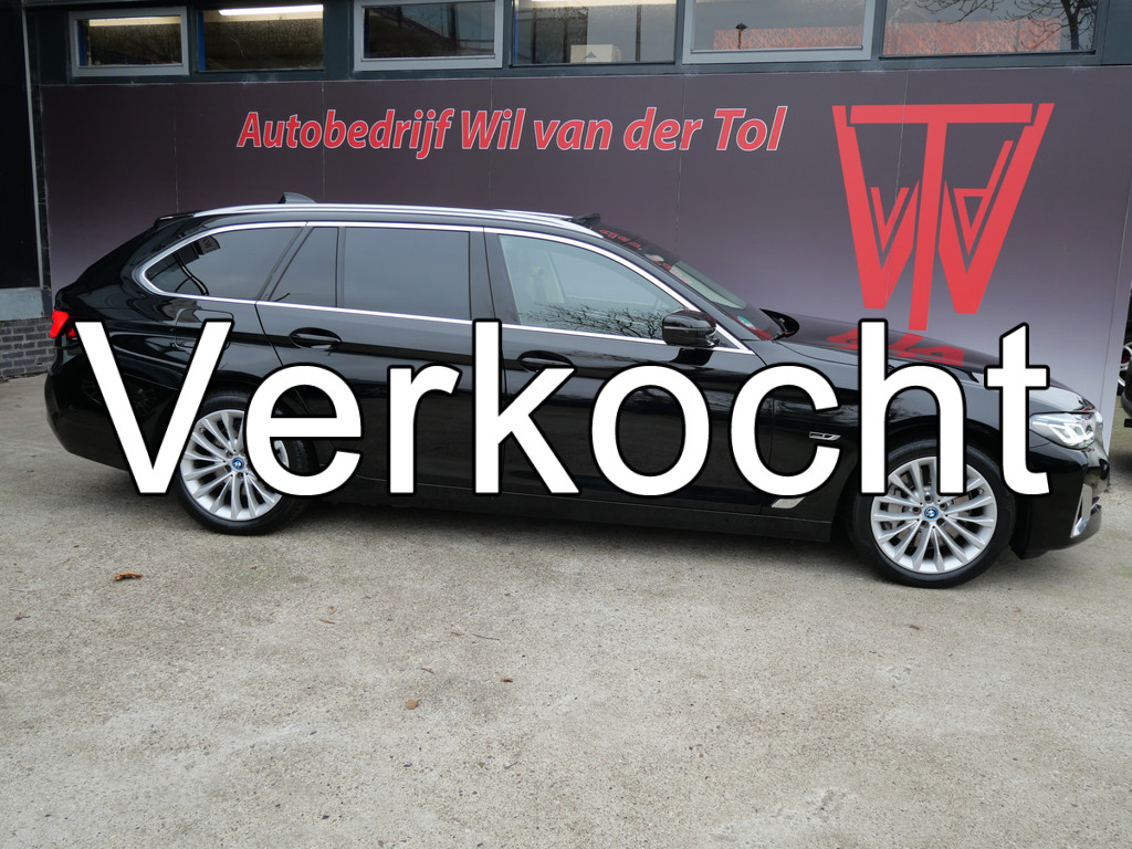 BMW 5 Serie Touring 530e xDrive LUXURY LINE | PANORAMA | LASER | H.U.D | TREKHAAK | 1e EIG | DEALER O-H!! 50258276-0.jpg | Autobedrijf Wil van der Tol